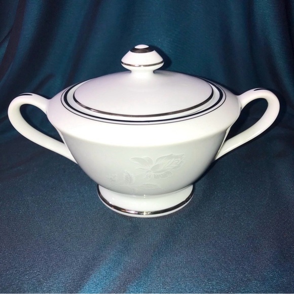“Carolyn” (with ring) sugar bowl & lid by SEIZAN #7906 fine china Made in Japan - Picture 2 of 10